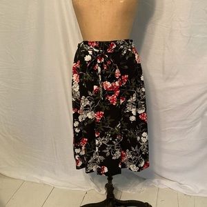 Banana Republic Black Floral Skirt 🌸